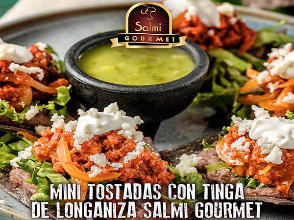 Mini tostadas con tinga de longaniza – Salmi del Sureste